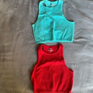 2 cropped tanks